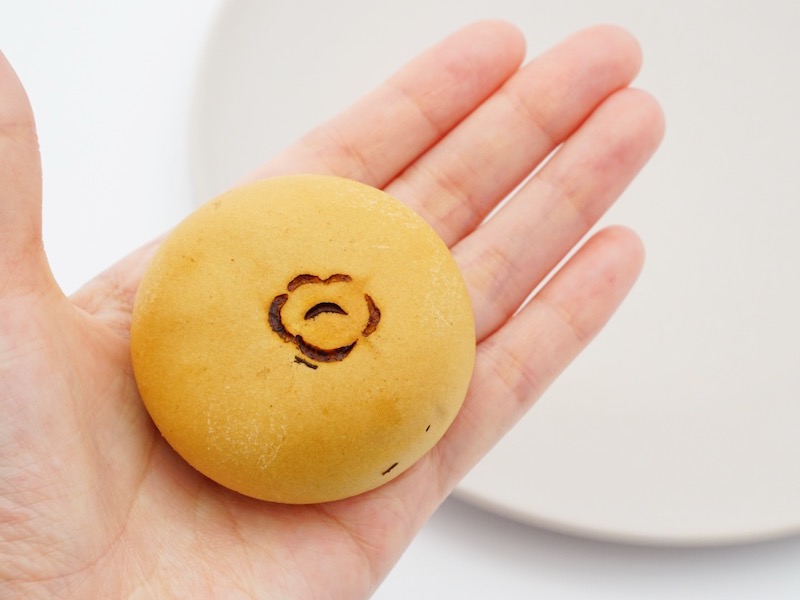 塩瀬総本家 里の梅 手に持ったところ