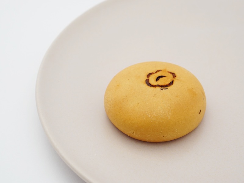 塩瀬総本家 里の梅 お皿に出したところ