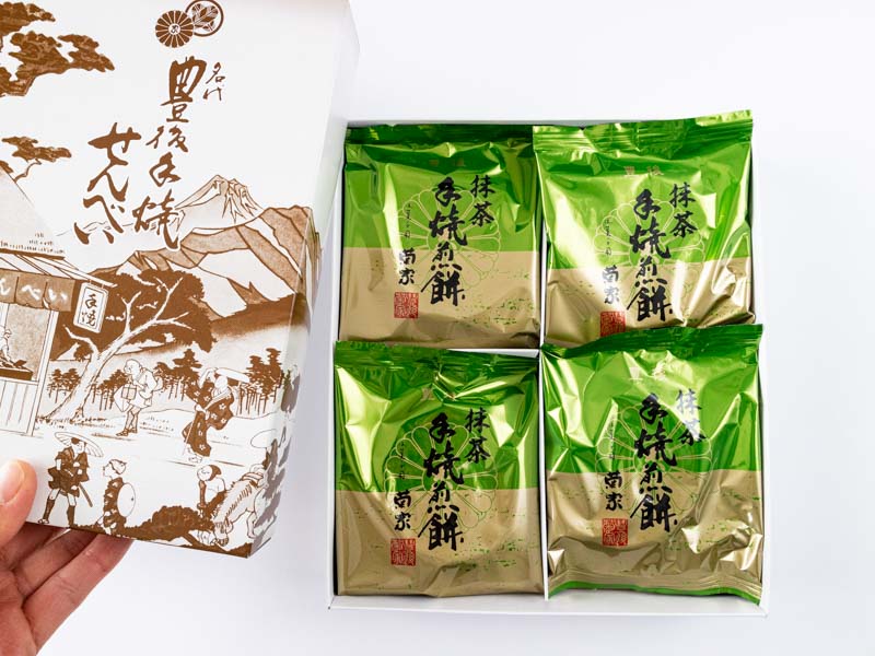 豊後 抹茶手焼煎餅の箱を開けたところ