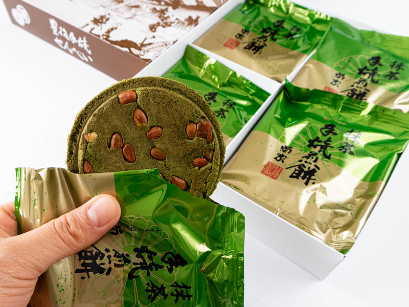 豊後 抹茶手焼煎餅を開けたところ