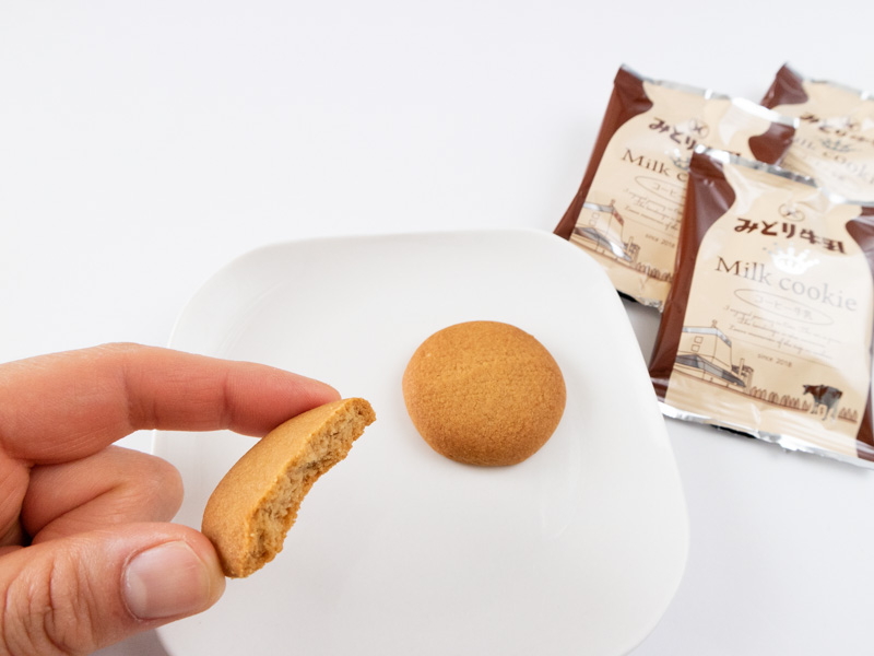 みどり牛乳ミルククッキー(コーヒー牛乳)断面