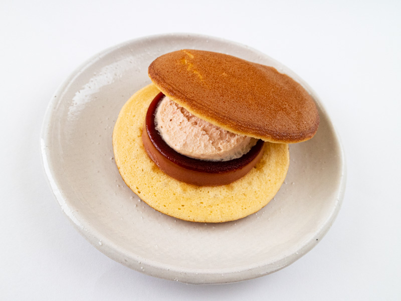 ゆふいん創作菓子 あまおう苺のぷりんどら中のプリン