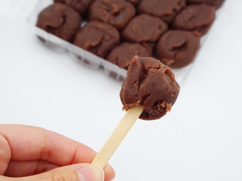 金沢百万石あんころ 串に刺したところ