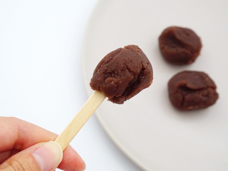 金沢百万石あんころ 串に刺したところ