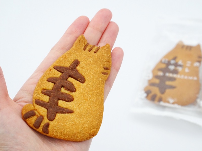 にゃんこのサブレ 手に持ったところ