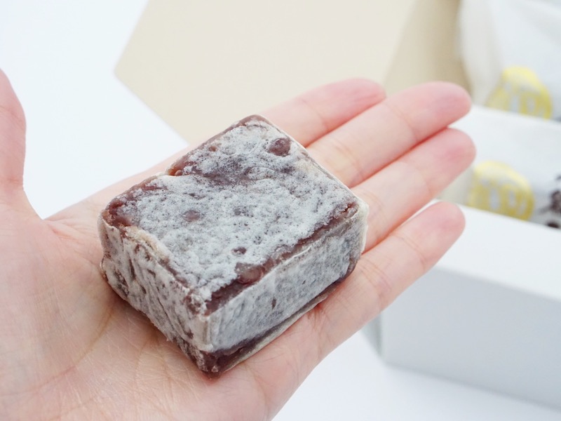 徳田盛華堂 百万石大名きんつば 手で持ったところ