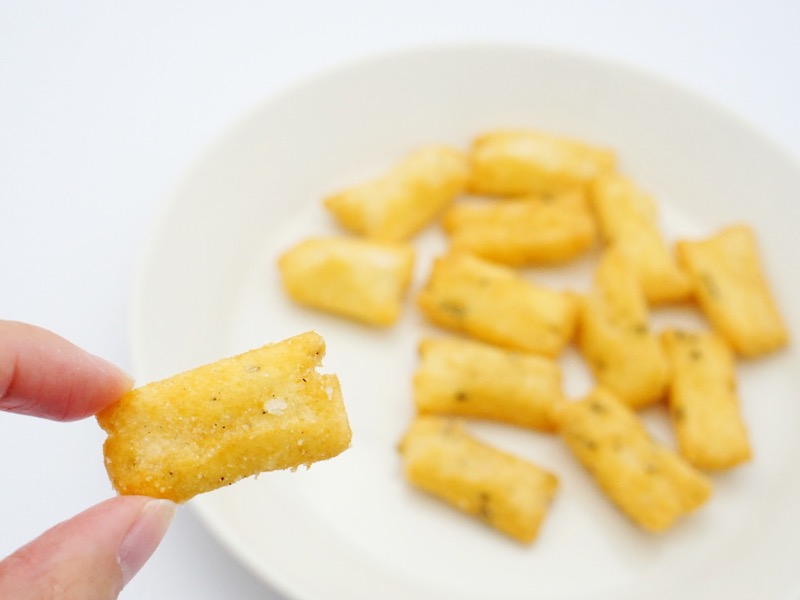 北陸製菓 白えびビーバー つまんだところ