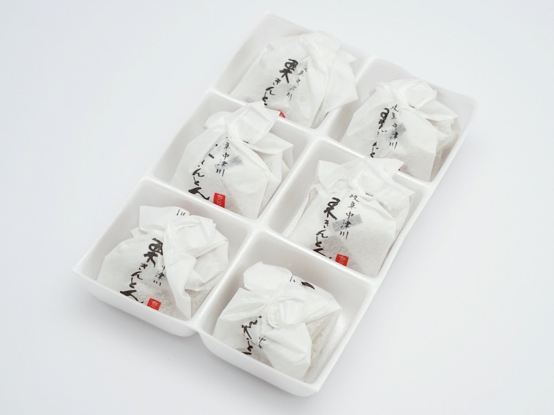 ちこり村 中津川 栗きんとん 仕切りに入った状態