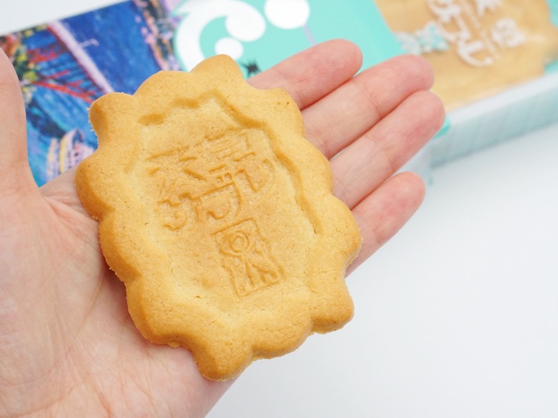 くまもと菓房 天草サブレ 手のひらに乗せたところ