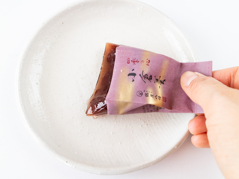 鶴屋八幡 小倉羹個包装の中身