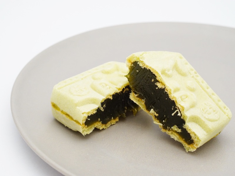 親玉本舗 鬼瓦最中 抹茶餡の断面
