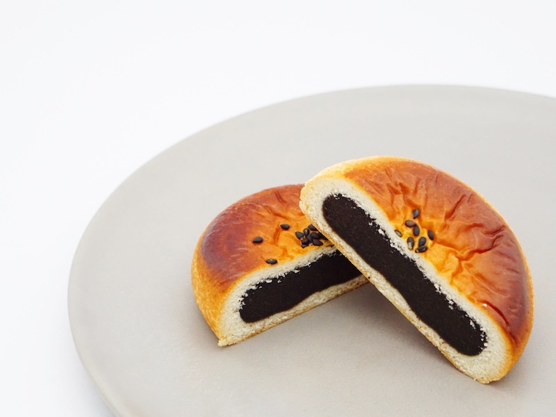 月寒あんぱん本舗 月寒あんぱん 黒胡麻あん半分