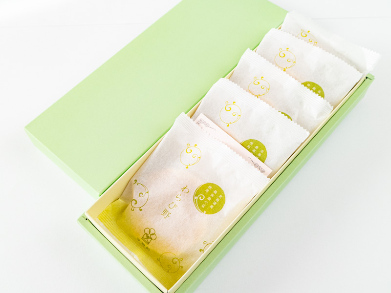 お菓子のうめだ わらび野 箱を開けたところ