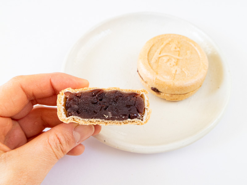 深川伊勢屋「もんなか」最中の断面