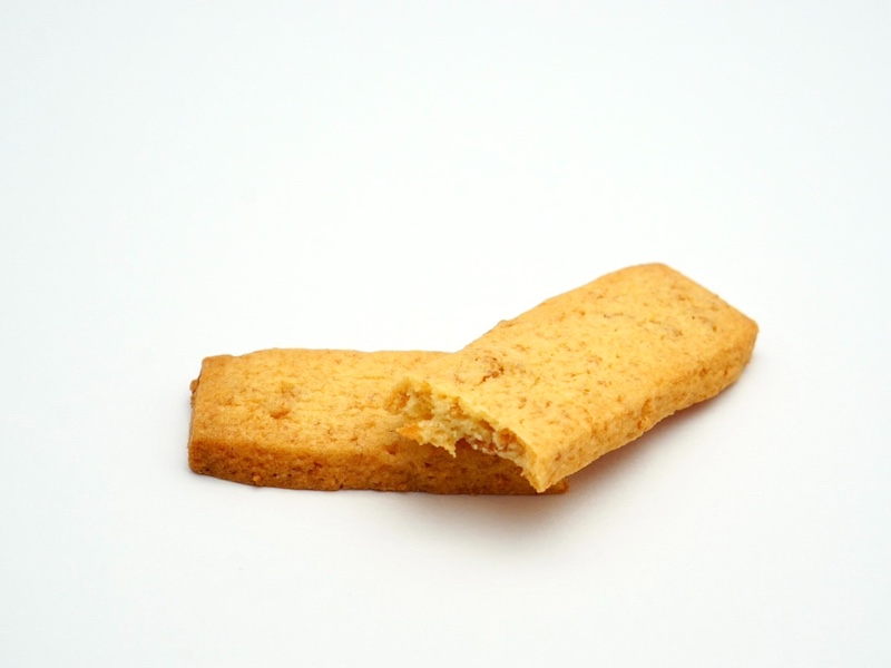 上野風月堂 ゴーフルクラッシュクッキー アーモンド断面