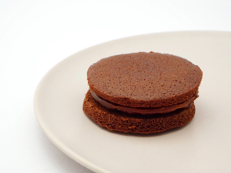 さかえ屋 なんばんショコラサンド 博多あまおう 側面