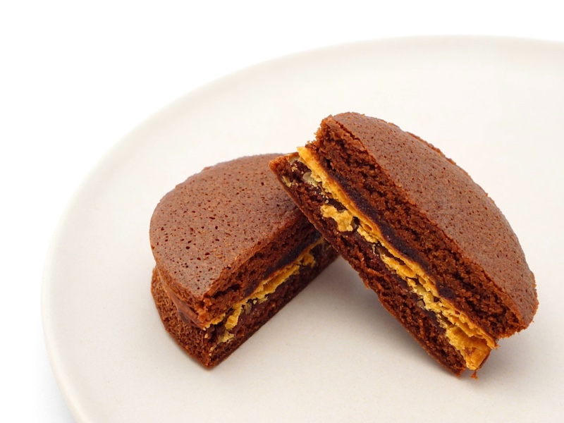 さかえ屋 なんばんショコラサンド 博多あまおう 断面