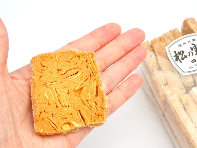 御菓子司 田ぐち 松の実焼 サイズ感