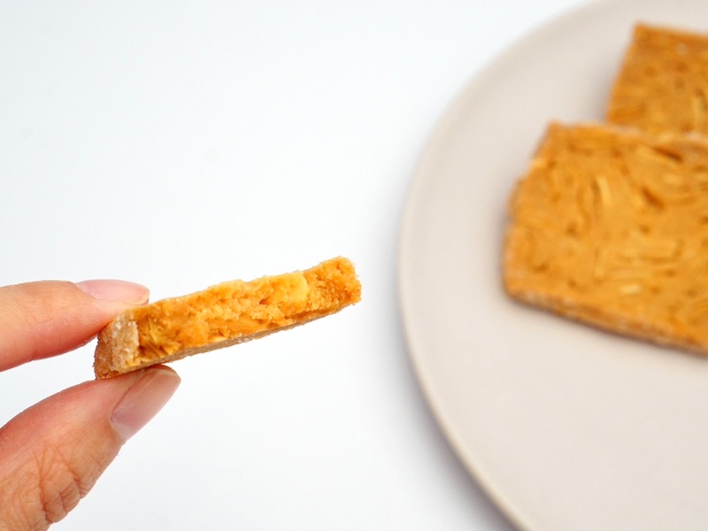 御菓子司 田ぐち 松の実焼 断面