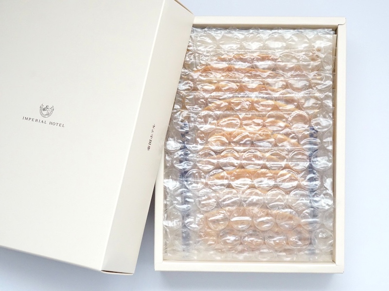 帝国ホテル アーモンドパイアソート 箱を開けたところ