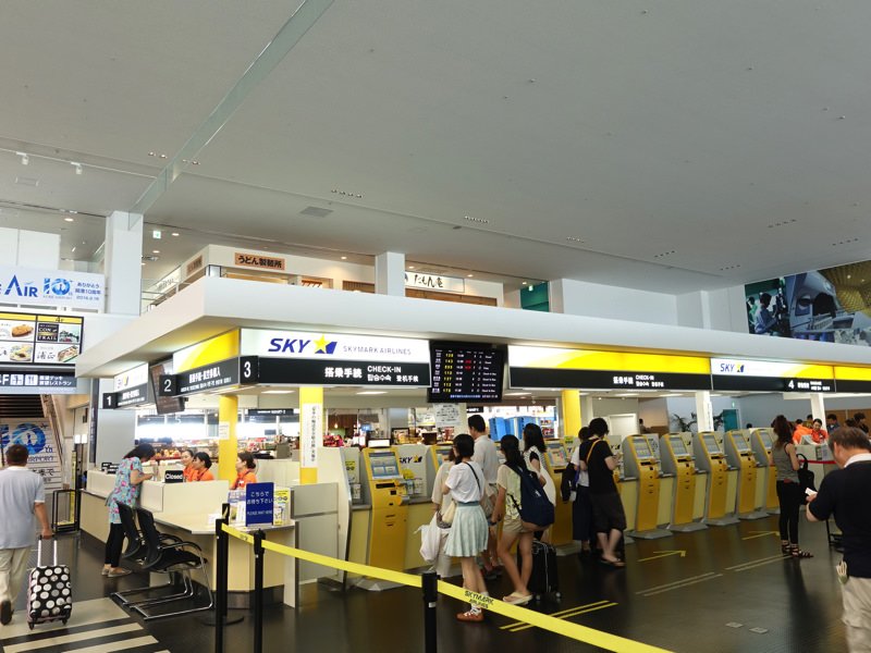神戸空港 スカイマークのチェックインカウンター