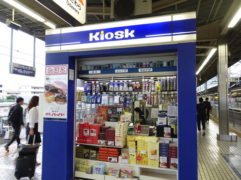 新横浜駅ホームの売店