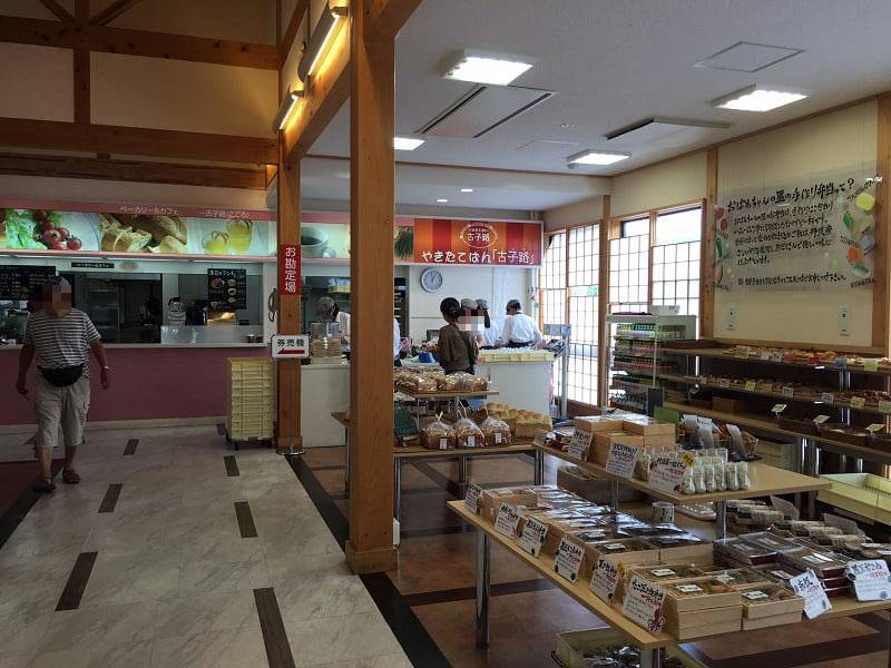 道の駅「丹波おばあちゃんの里」フードコート店内