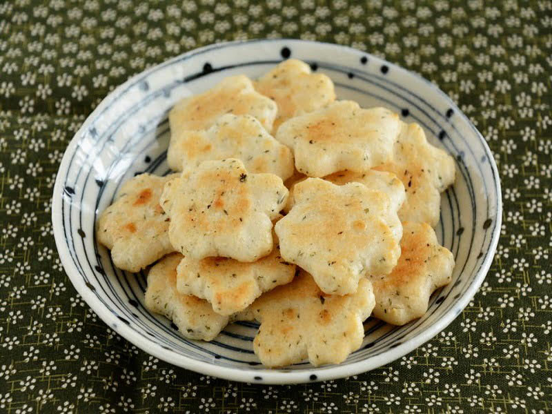 薩摩ソガラシ菓子 桜青のりおかき中身写真