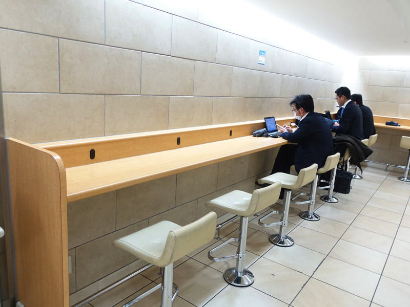 浜松駅 待合室 電源スペース