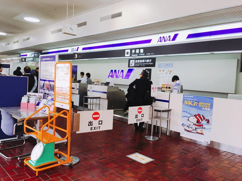 秋田空港・カウンター