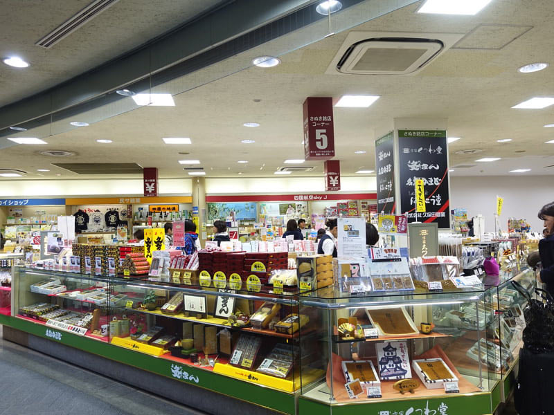 高松空港のお土産屋 2F