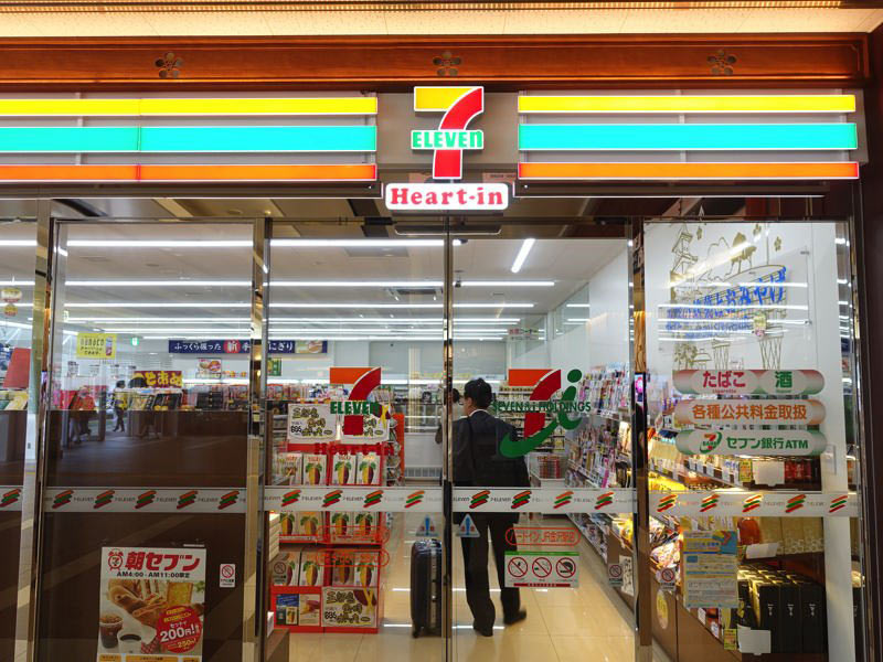 金沢駅 お土産屋 セブンイレブン