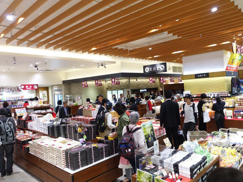 金沢駅 お土産屋 Rinto