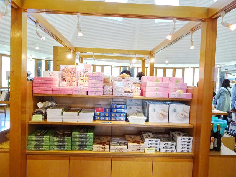 道の駅「くろまつない」のおみやげコーナー