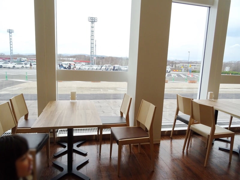 輪厚パーキングエリア フードコート