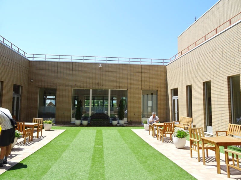 道の駅「しんしのつ」の建物の中庭