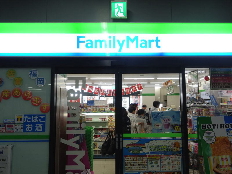 新鳥栖駅 お土産屋 ファミリーマート