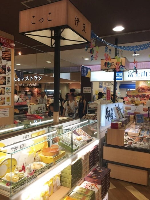 足柄サービスエリア上り お土産コーナー