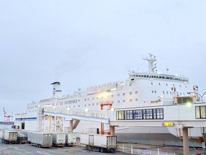 仙台フェリーターミナル　入港しているフェリー