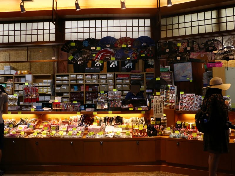 東大寺大仏殿お土産ショップ