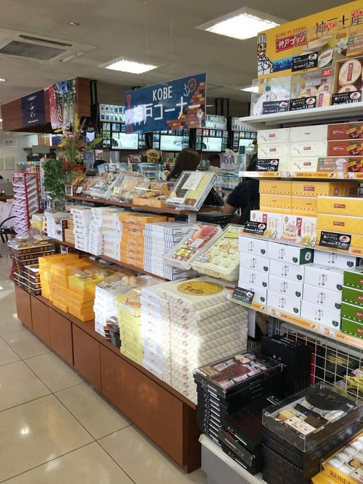 白鳥PA(下り)のお土産コーナー