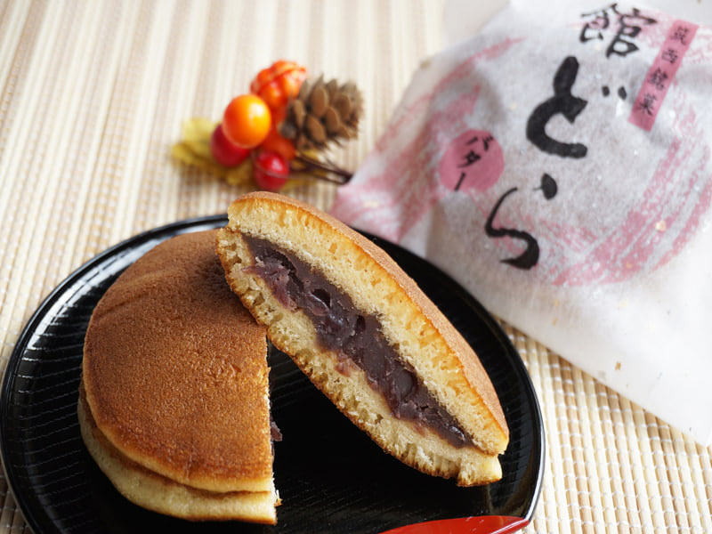 湖月庵　どら焼き　中身の写真(バター味)