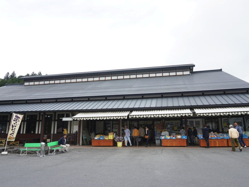 道の駅路田里はなやま外観