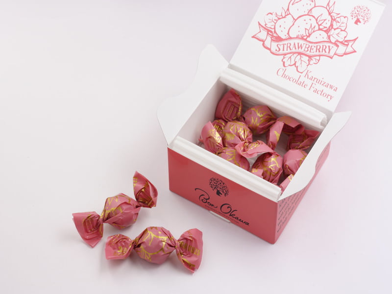 軽井沢チョコレートファクトリー　チョコレートボールいちご　開封した写真