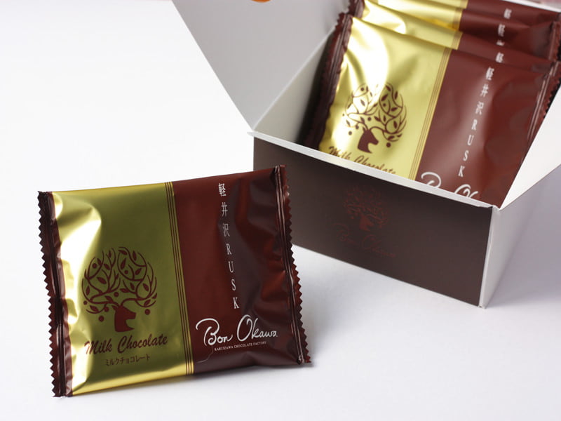 軽井沢チョコレートファクトリー　軽井沢ラスクミルクチョコレート　開封した写真