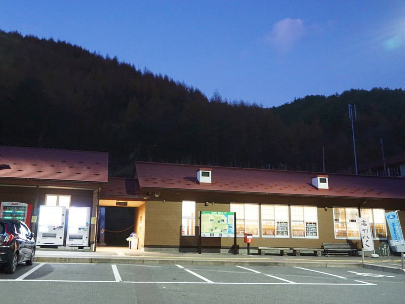 道の駅三田貝分校外観