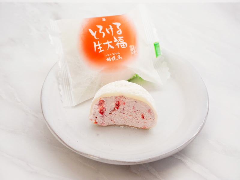 胡蝶庵　とろける生大福　いちご　断面