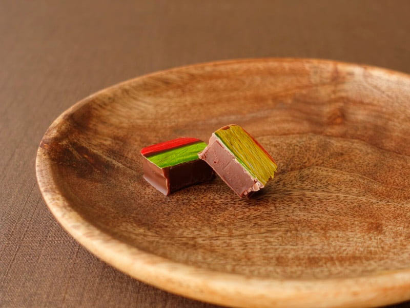 パレドオール ガーナスマイルカカオプレミアム ボンボンショコラ ミルク断面