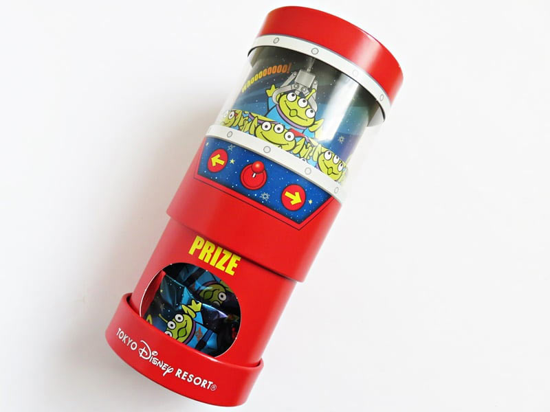 TDR リトルグリーンメン メロン風味チョコレート チョコをとり出すときの写真