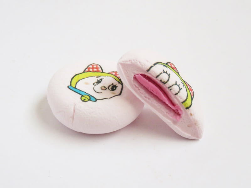 ドラミちゃんプリントマシュマロ マシュマロを割った写真